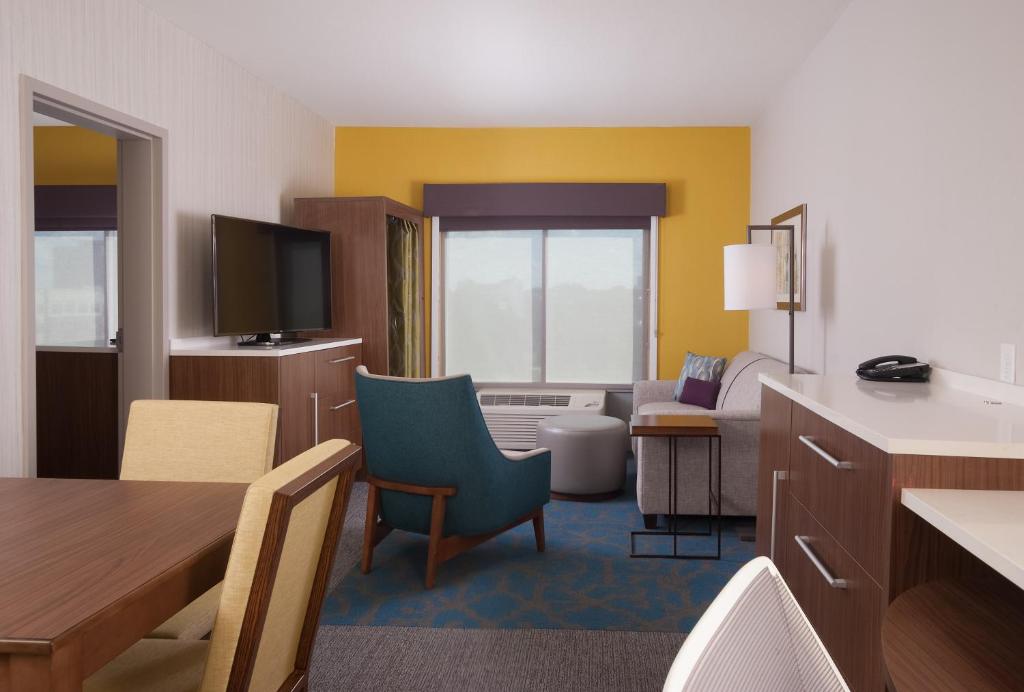 Room image 3